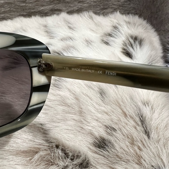 FENDI selleria Sunglasses - Picture 6 of 14